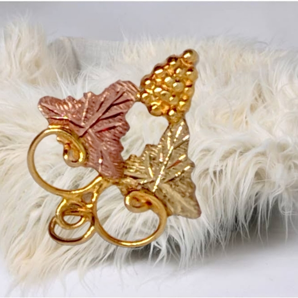 10k Gold Designer Grapevine Pendant - Picture 4 of 8